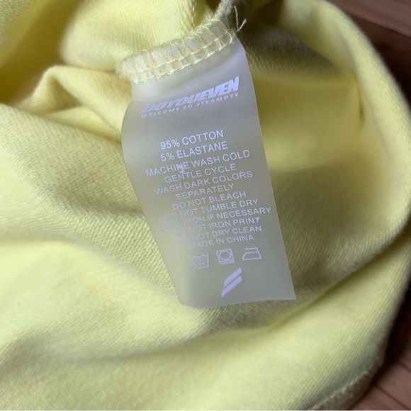 ⭐️Vaca Soon Sale⭐️ DOYOUEVEN Cropped Crewneck - Picture 3 of 5